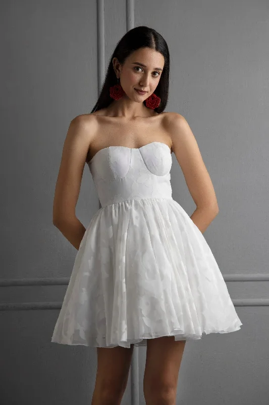 Dreaming - white voluminous strapless mini dress