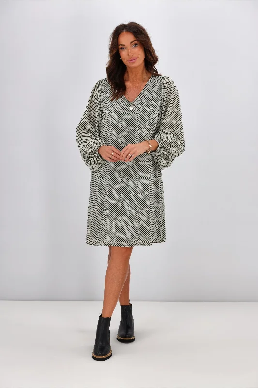 Gloss by Shine On Joni Shift Dress with Blouson Sleeve Geo Spot