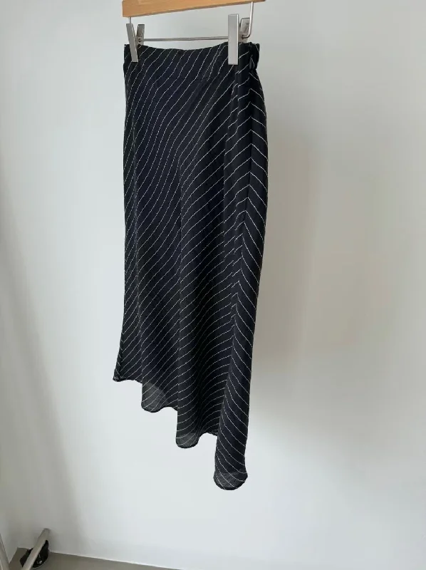 0660 90s Striped Skirt